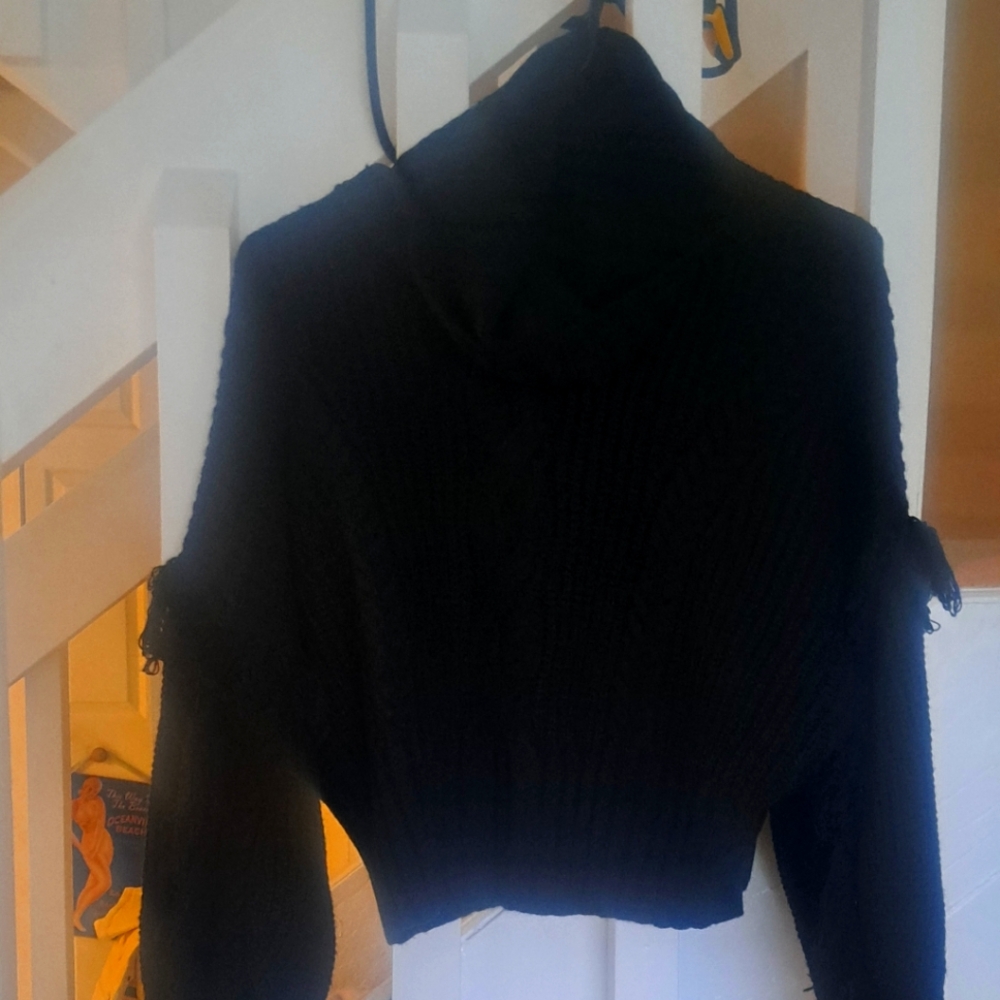 Love Sense NWT Black cable turtleneck wide sleeve w/ fringe szS